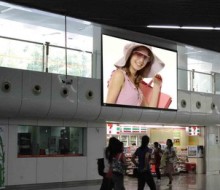 P20室內(nèi)全彩LED大屏 解析1280*960機(jī)場汽車站室內(nèi)屏的應(yīng)用與優(yōu)勢(shì)